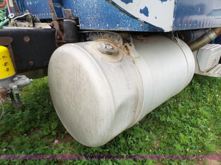 image for item K4015 1995 Peterbilt 379 semi truck