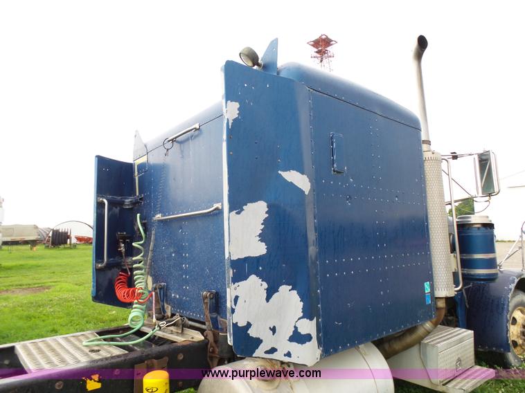 image for item K4015 1995 Peterbilt 379 semi truck