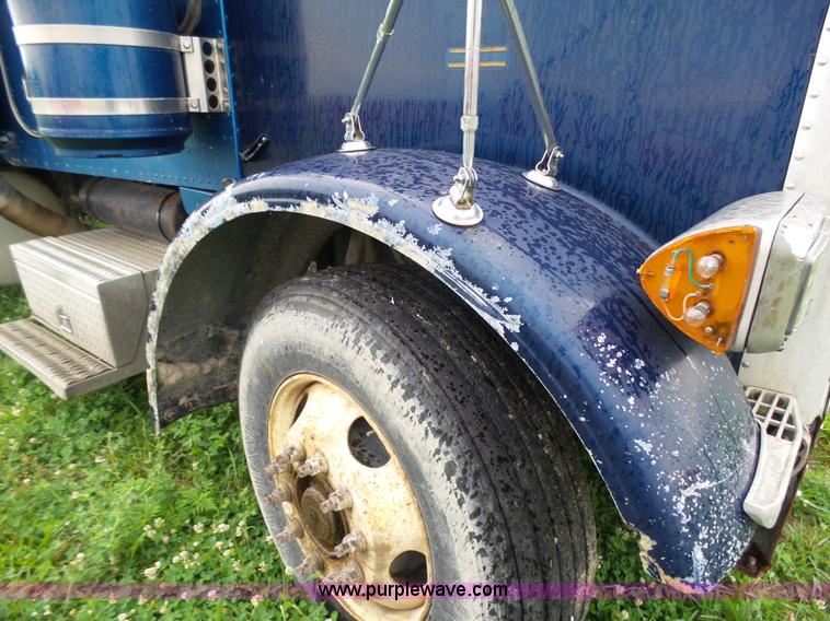 image for item K4015 1995 Peterbilt 379 semi truck