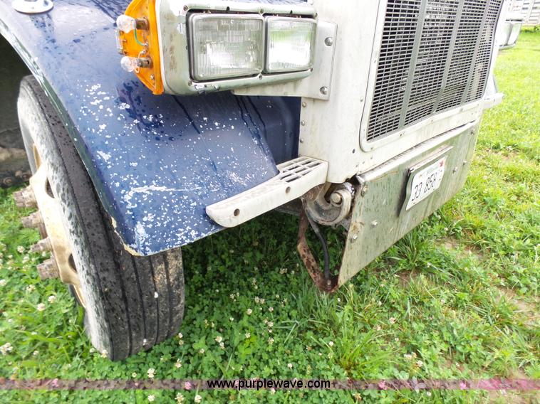 image for item K4015 1995 Peterbilt 379 semi truck