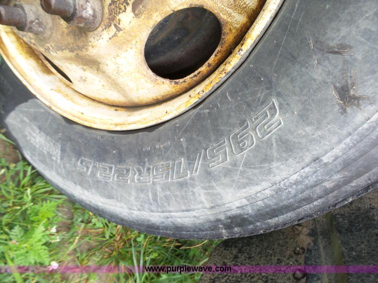 image for item K4015 1995 Peterbilt 379 semi truck