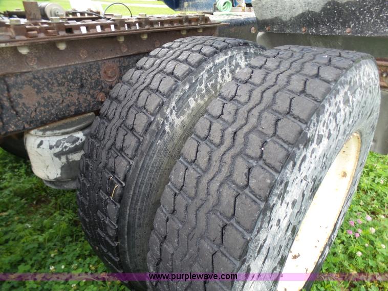 image for item K4015 1995 Peterbilt 379 semi truck