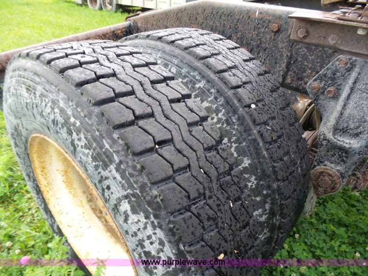 image for item K4015 1995 Peterbilt 379 semi truck