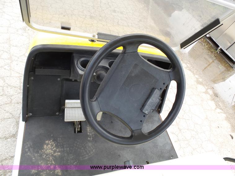 image for item K5420 2001 Yamaha G16A golf cart