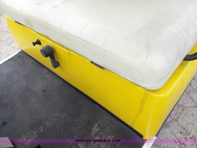 image for item K5420 2001 Yamaha G16A golf cart