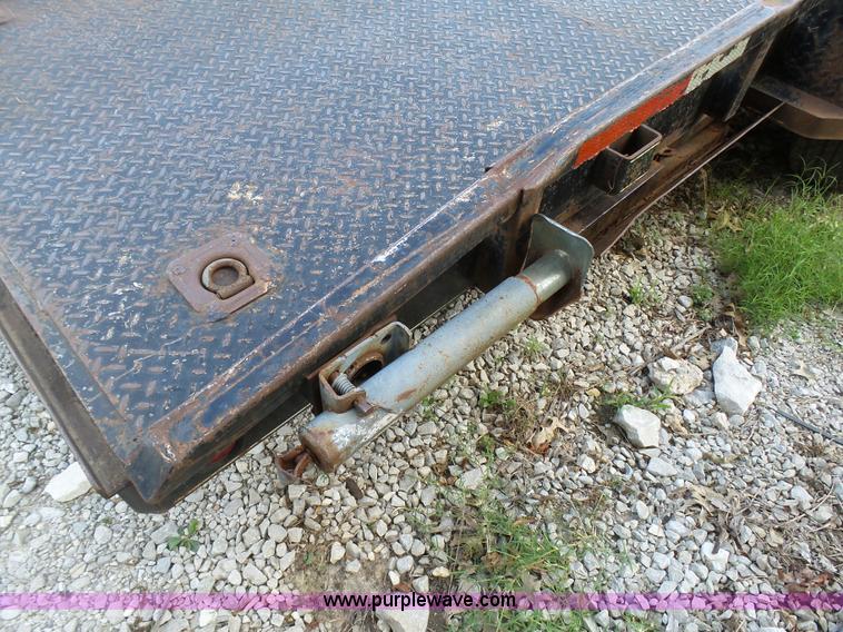 image for item K5439 2003 Rocking Chair equipment trailer