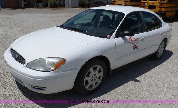 image for item K5461 2005 Ford Taurus