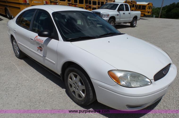 image for item K5461 2005 Ford Taurus