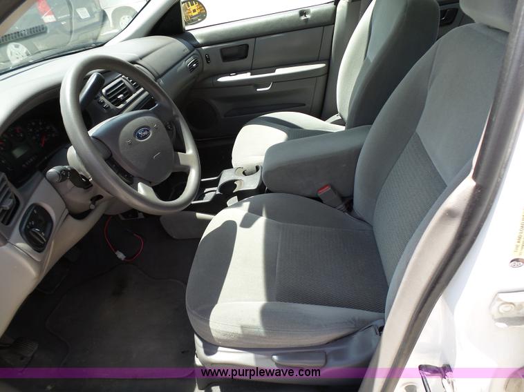 image for item K5461 2005 Ford Taurus