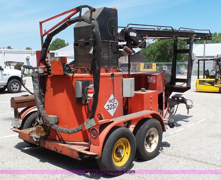 image for item K5487 1998 Crafco SS250 pot hole patcher