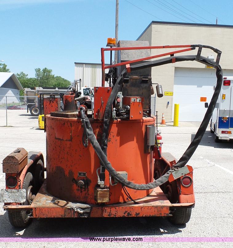 image for item K5487 1998 Crafco SS250 pot hole patcher