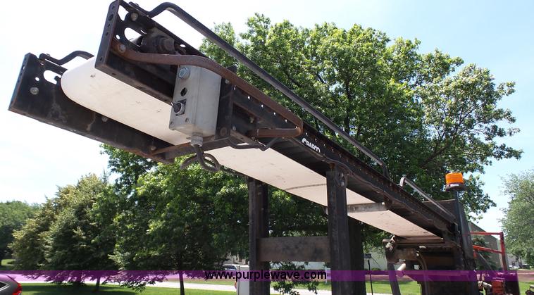 image for item K5487 1998 Crafco SS250 pot hole patcher