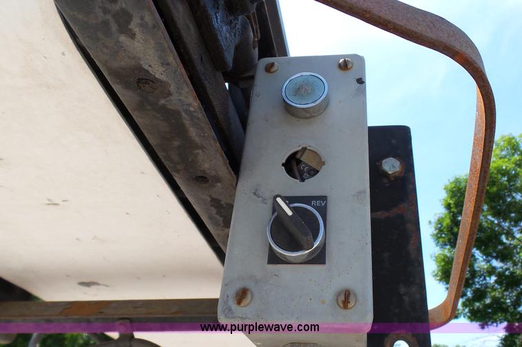 image for item K5487 1998 Crafco SS250 pot hole patcher