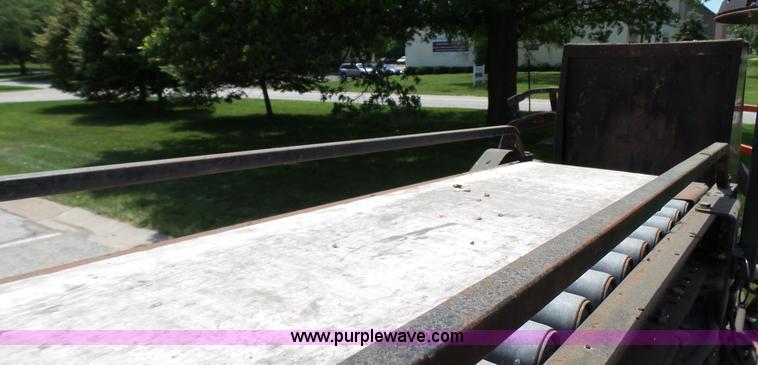 image for item K5487 1998 Crafco SS250 pot hole patcher