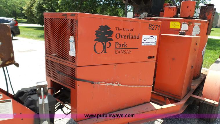 image for item K5487 1998 Crafco SS250 pot hole patcher