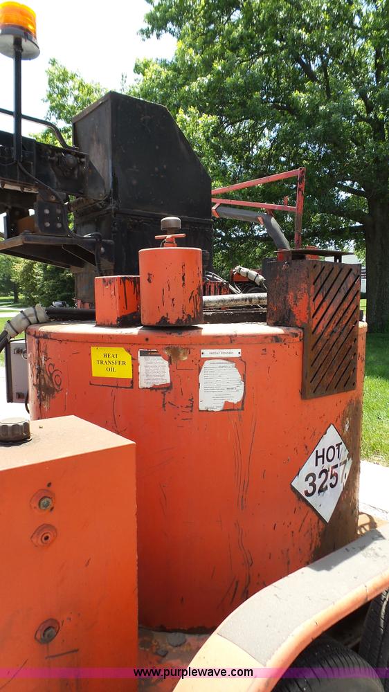 image for item K5487 1998 Crafco SS250 pot hole patcher