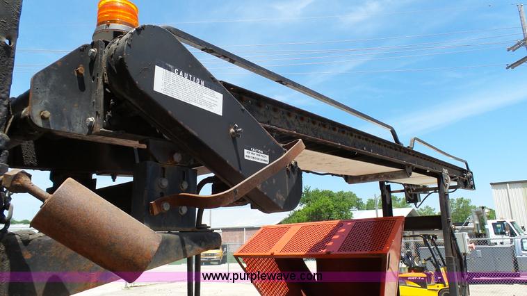 image for item K5487 1998 Crafco SS250 pot hole patcher