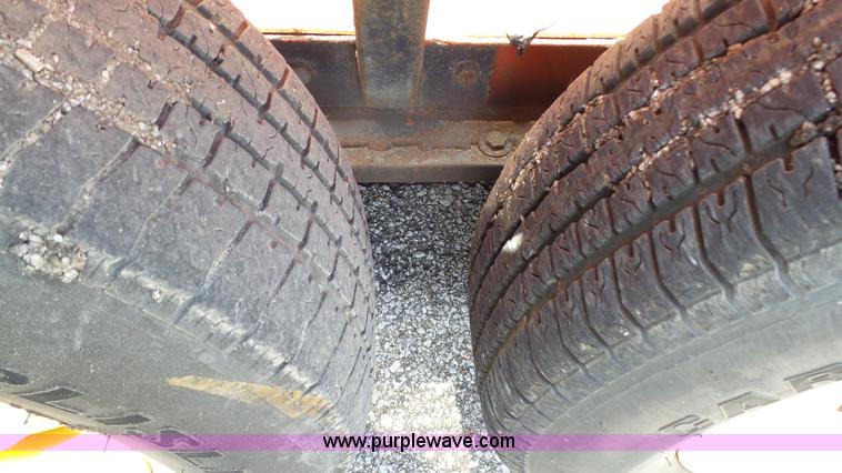 image for item K5487 1998 Crafco SS250 pot hole patcher