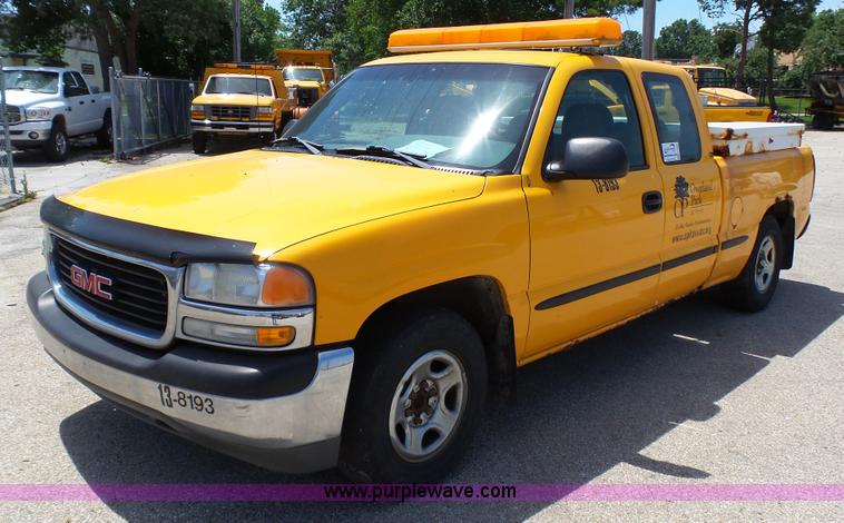 image for item K5489 2001 GMC Sierra 1500 Ext. Cab pickup truck