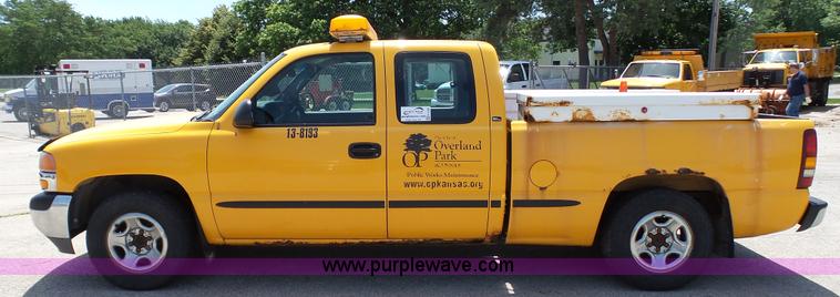 image for item K5489 2001 GMC Sierra 1500 Ext. Cab pickup truck