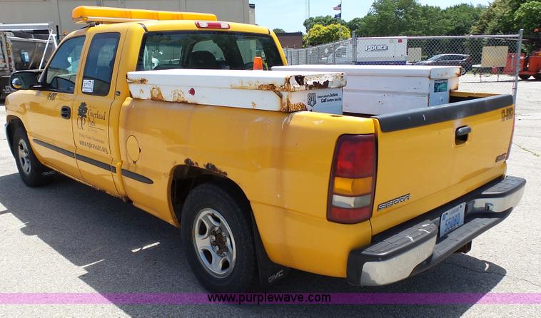 image for item K5489 2001 GMC Sierra 1500 Ext. Cab pickup truck