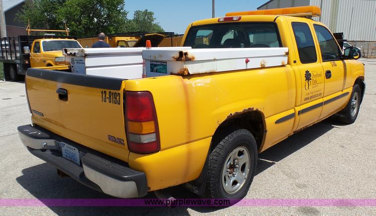 image for item K5489 2001 GMC Sierra 1500 Ext. Cab pickup truck