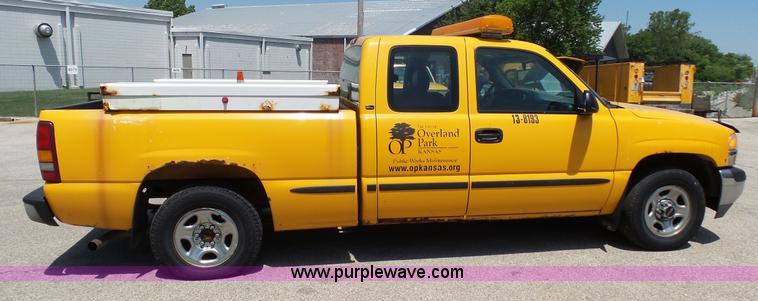 image for item K5489 2001 GMC Sierra 1500 Ext. Cab pickup truck