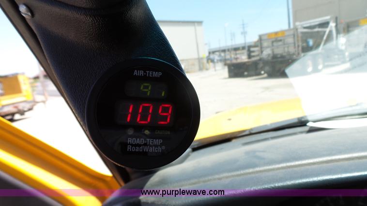 image for item K5489 2001 GMC Sierra 1500 Ext. Cab pickup truck