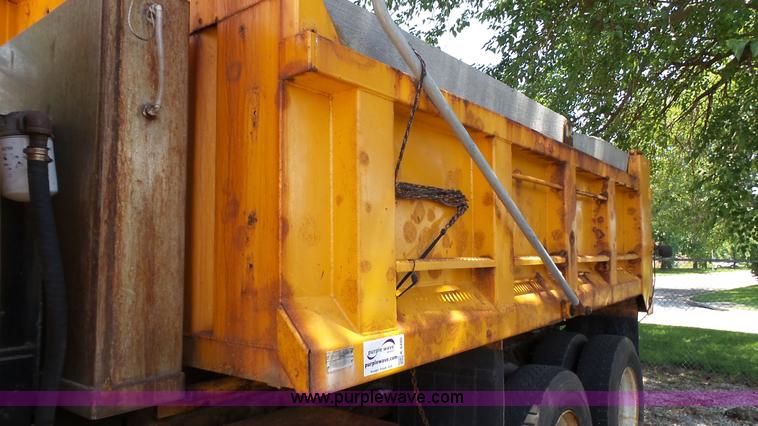 image for item K5490 1997 Freightliner FL80 dump truck