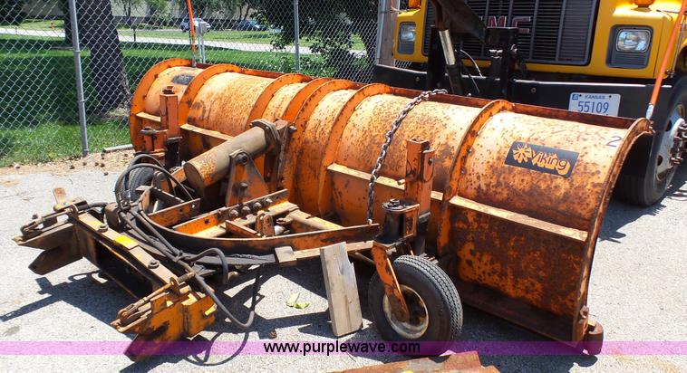 image for item K5493 2000 GMC C7500 dump truck