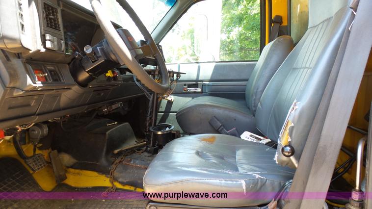 image for item K5493 2000 GMC C7500 dump truck