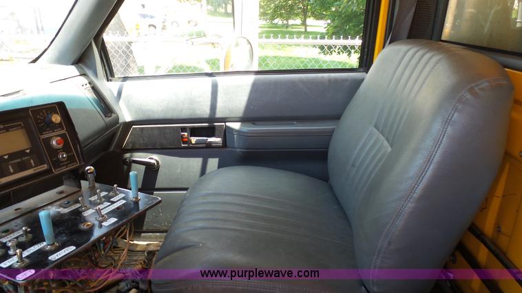 image for item K5493 2000 GMC C7500 dump truck