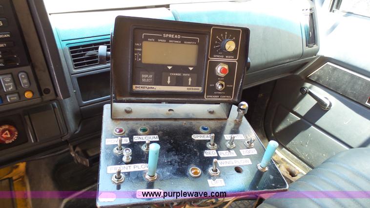 image for item K5493 2000 GMC C7500 dump truck