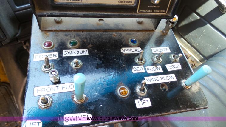 image for item K5493 2000 GMC C7500 dump truck