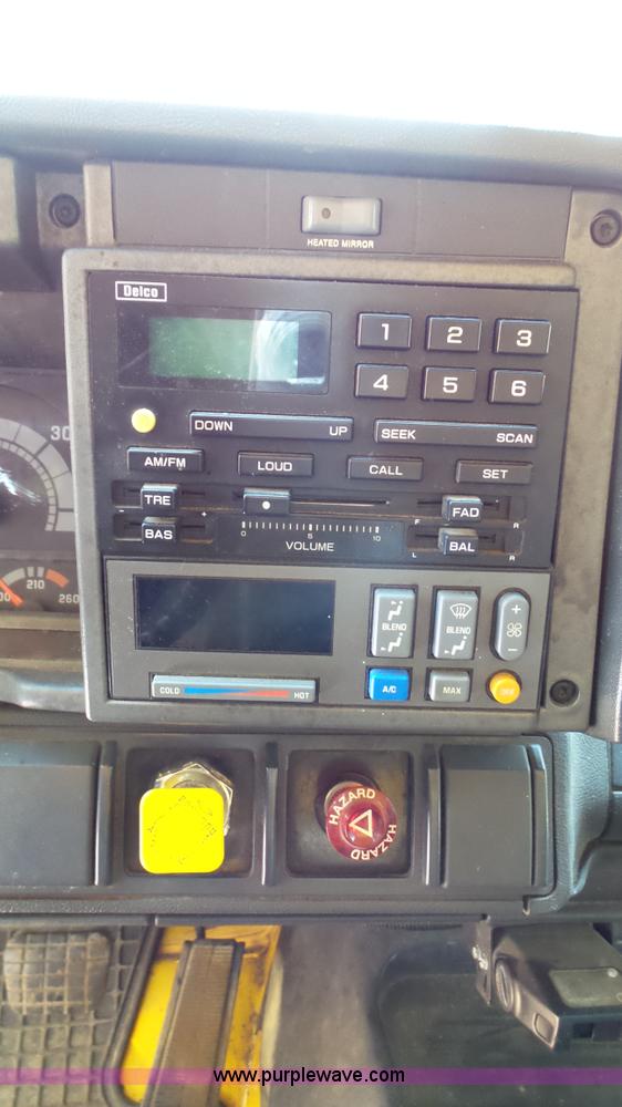 image for item K5493 2000 GMC C7500 dump truck