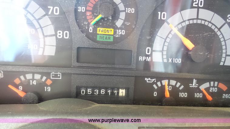 image for item K5493 2000 GMC C7500 dump truck