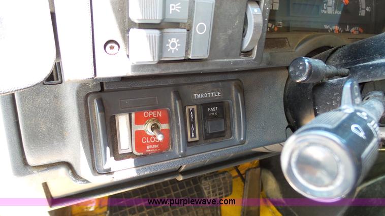 image for item K5493 2000 GMC C7500 dump truck