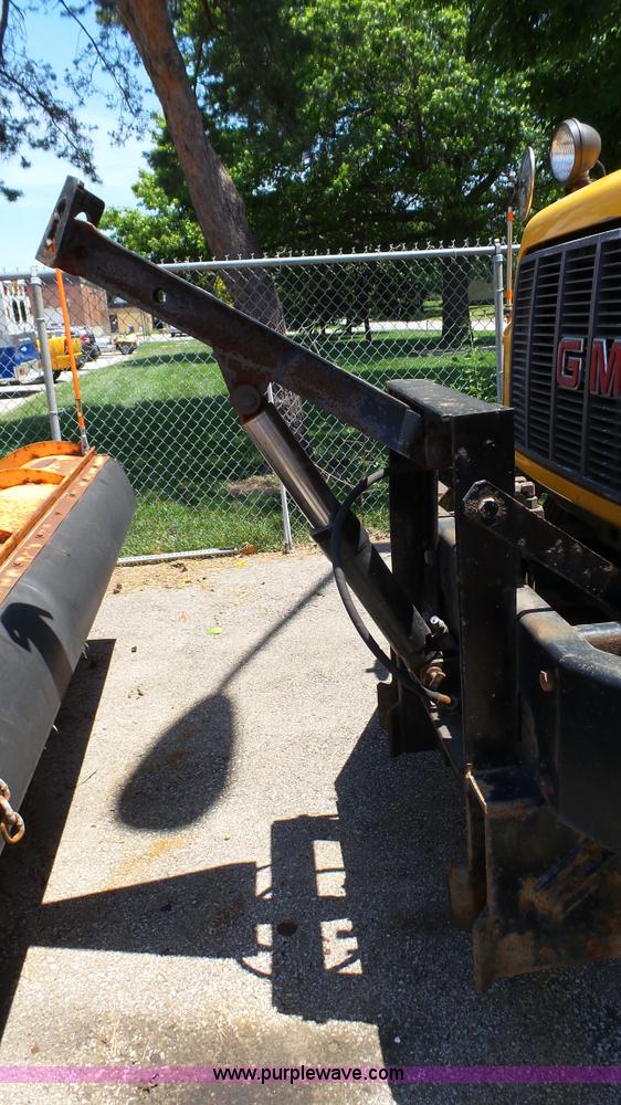 image for item K5493 2000 GMC C7500 dump truck