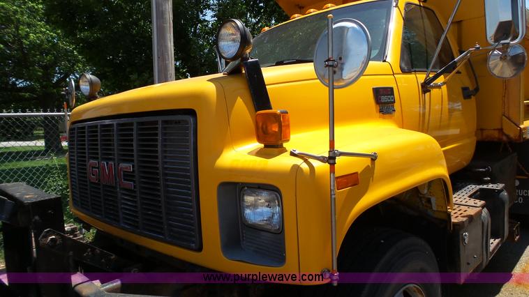 image for item K5493 2000 GMC C7500 dump truck