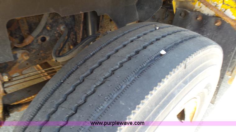 image for item K5493 2000 GMC C7500 dump truck