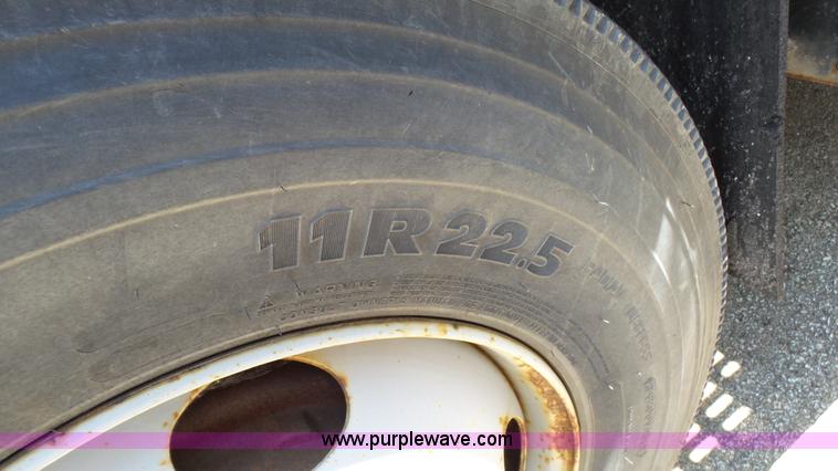 image for item K5493 2000 GMC C7500 dump truck