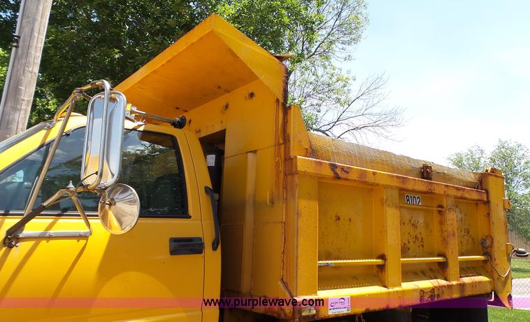 image for item K5493 2000 GMC C7500 dump truck