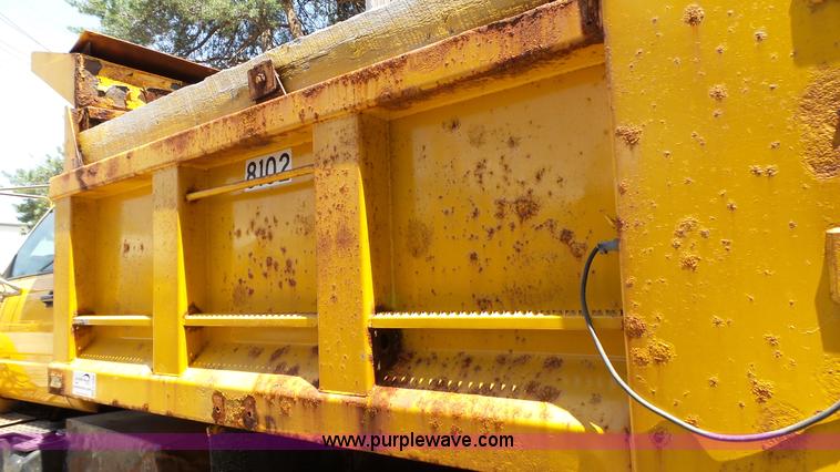 image for item K5493 2000 GMC C7500 dump truck