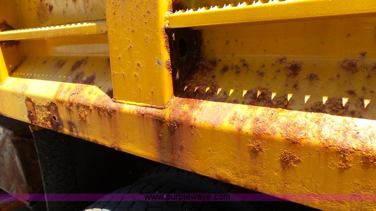 image for item K5493 2000 GMC C7500 dump truck