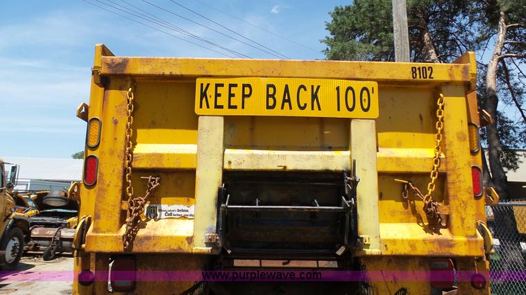 image for item K5493 2000 GMC C7500 dump truck