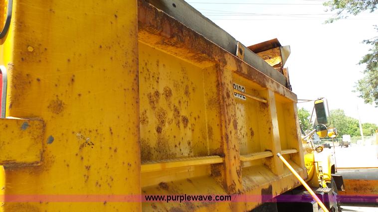 image for item K5493 2000 GMC C7500 dump truck