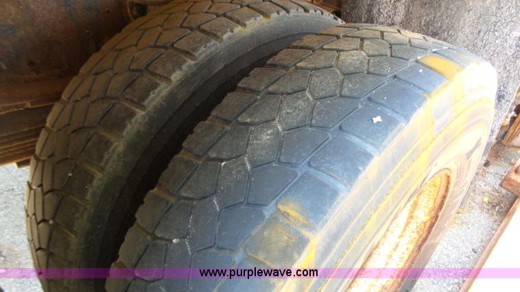 image for item K5493 2000 GMC C7500 dump truck