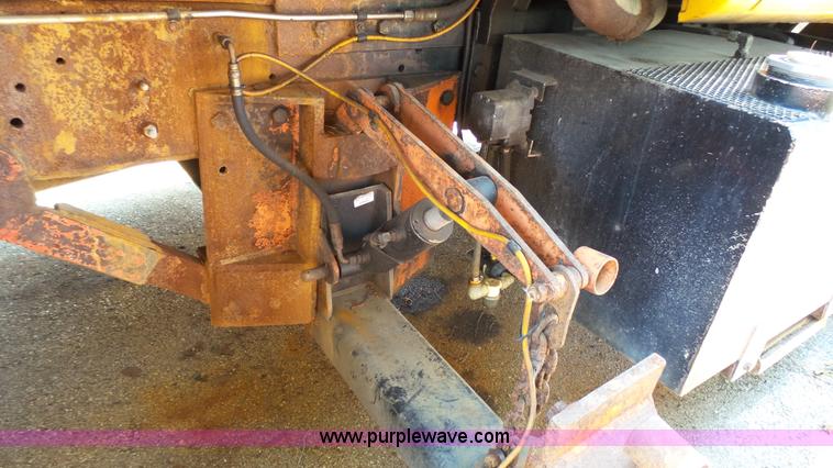 image for item K5493 2000 GMC C7500 dump truck