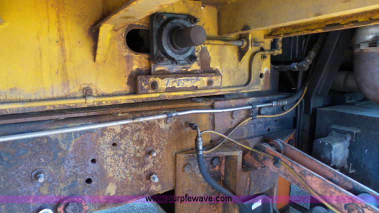 image for item K5493 2000 GMC C7500 dump truck