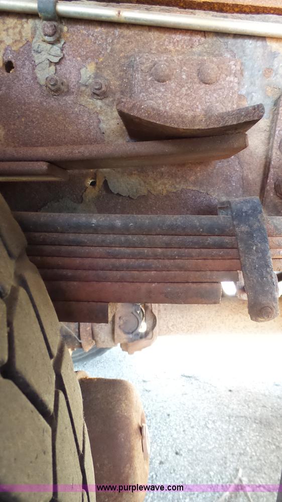 image for item K5493 2000 GMC C7500 dump truck